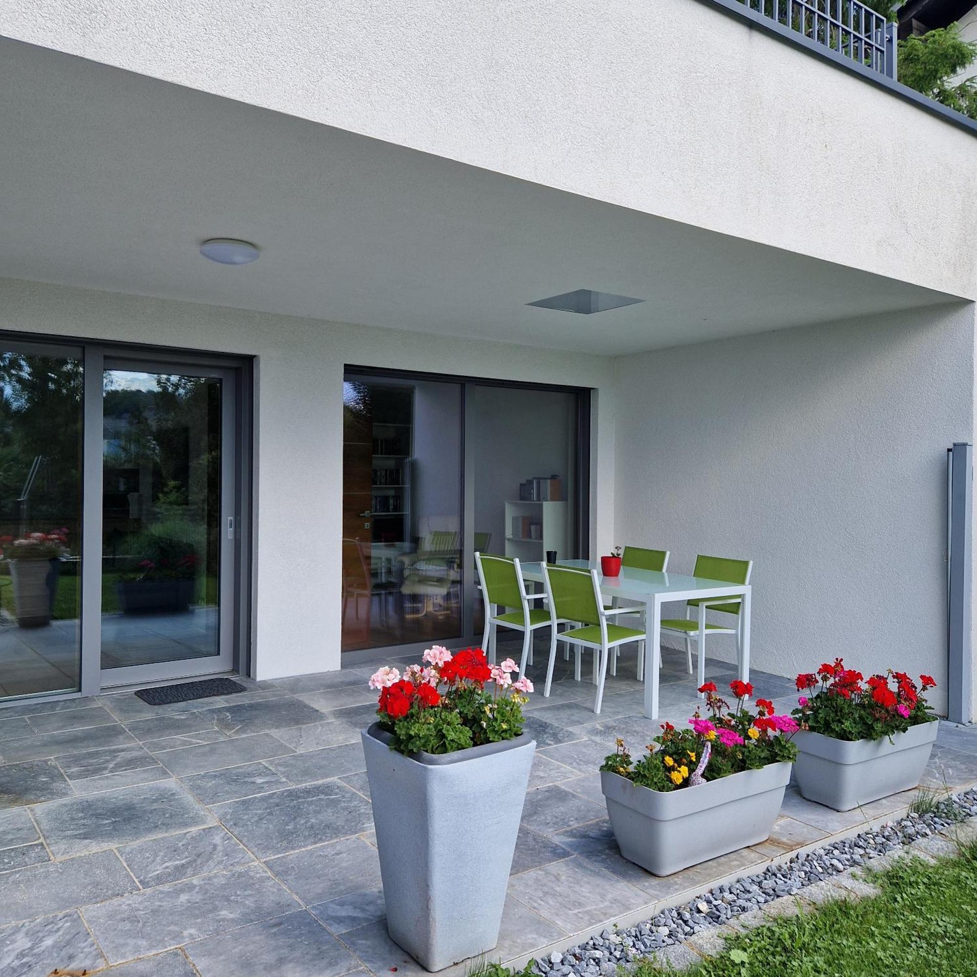 Comfy Plaza Apartment